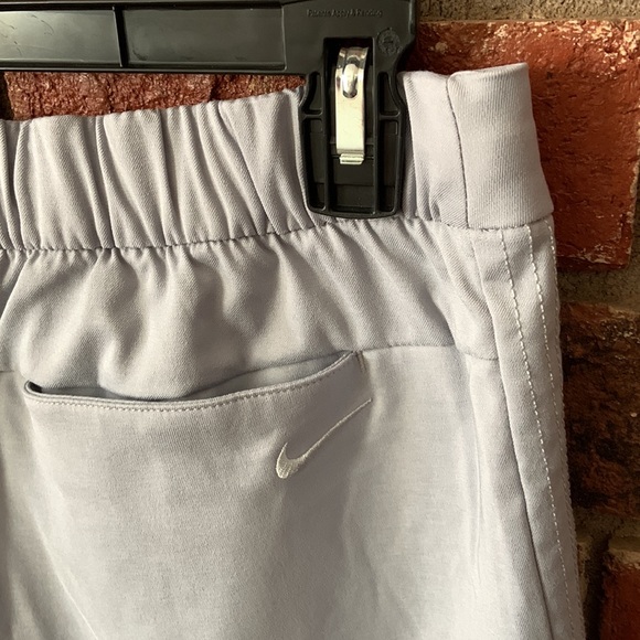 Nike Dri fit Gray Pleated Golf Athletic Midi Shorts - Picture 6 of 9